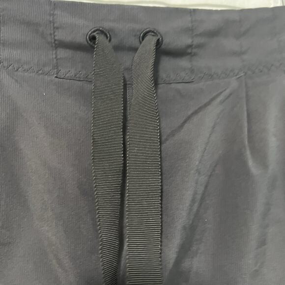 Lululemon Spring Break Away Short Size 8 Black 2.5” First Release - Picture 4 of 12